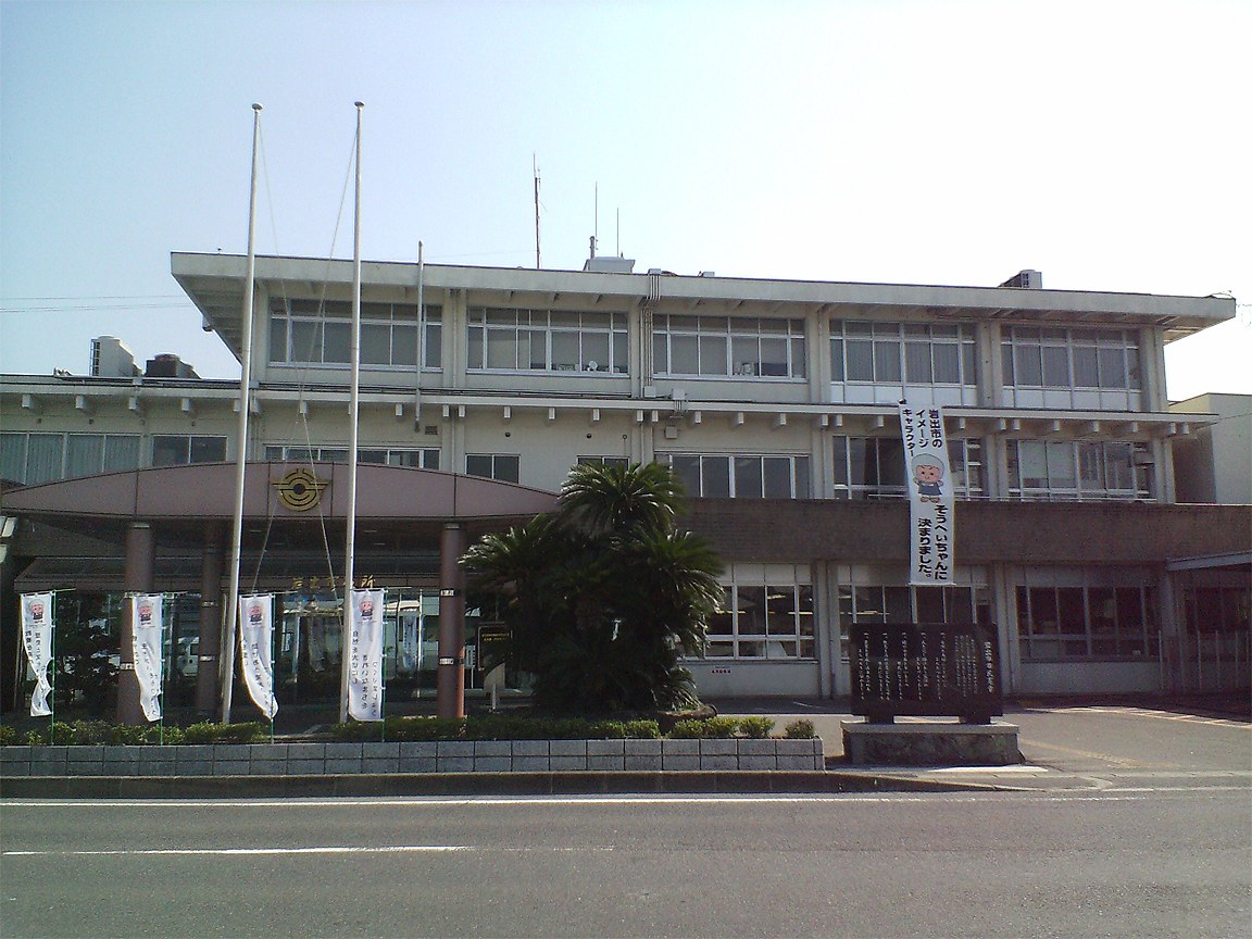 和歌山県岩出市役所の外観
