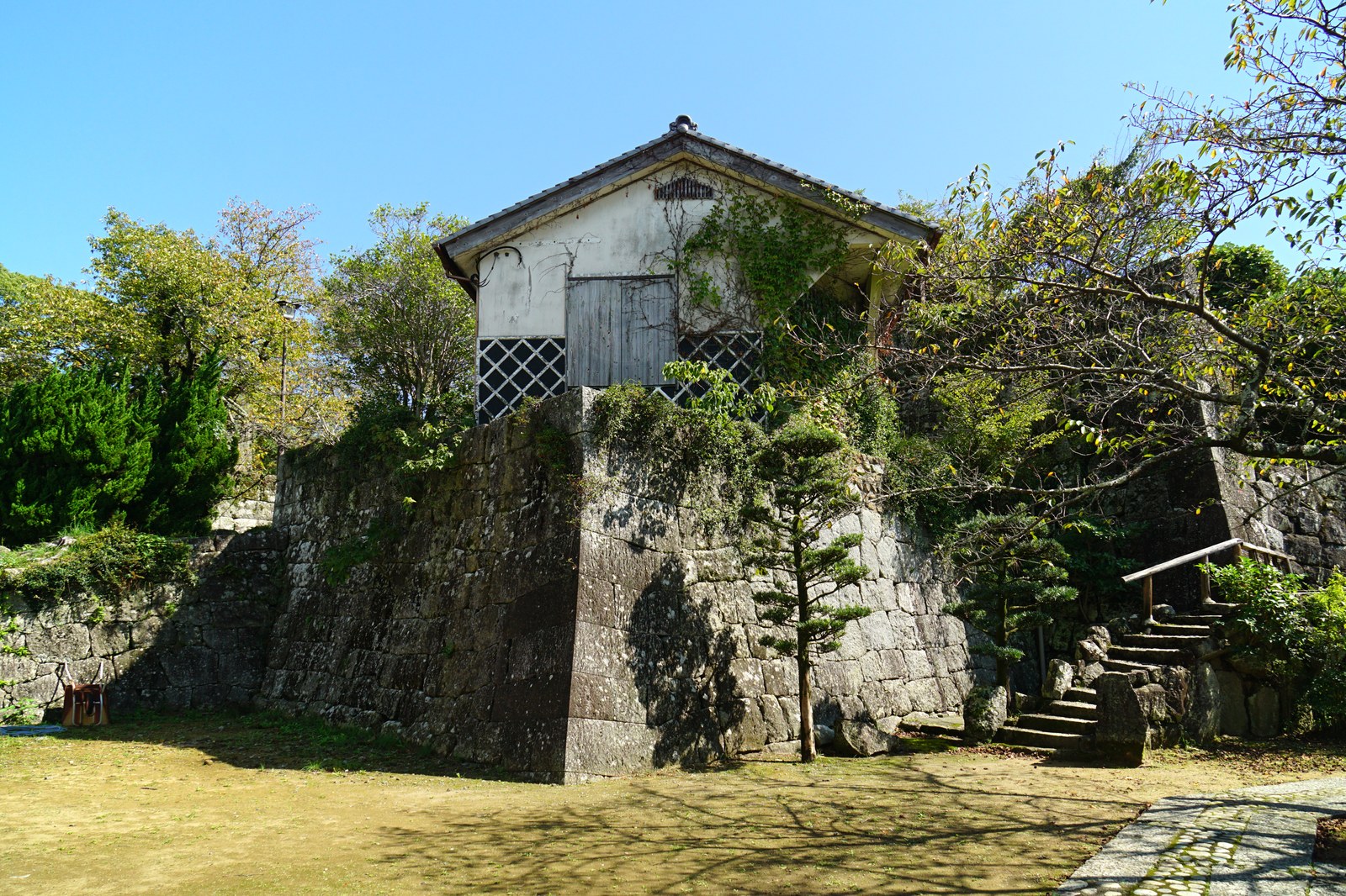 新宮市の丹鶴城公園から見る熊野川