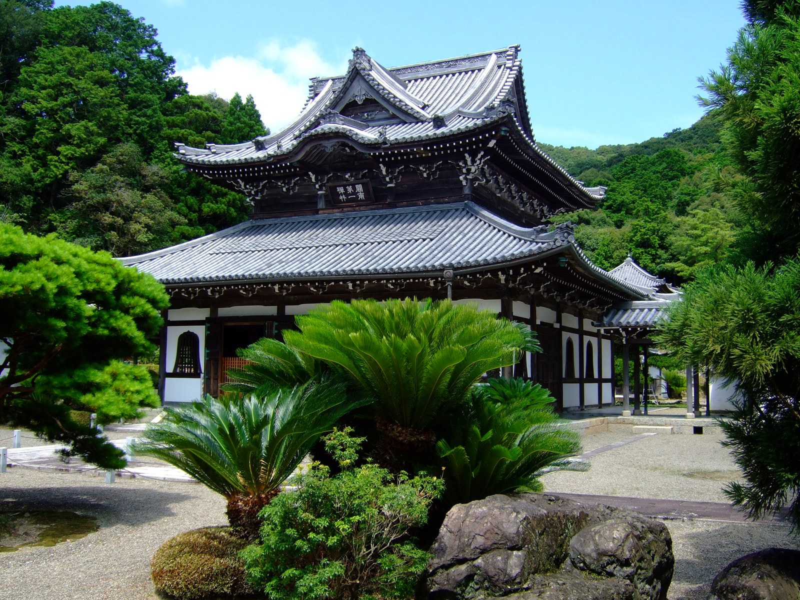 和歌山県由良町の興国寺の山門