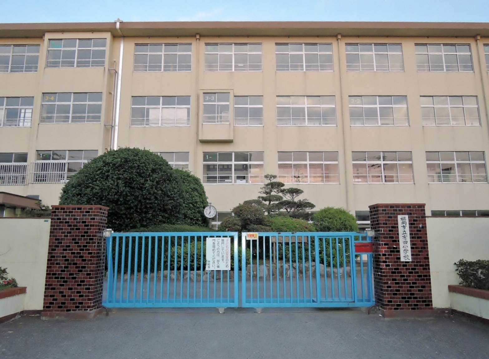 JR箕島駅周辺の町並み