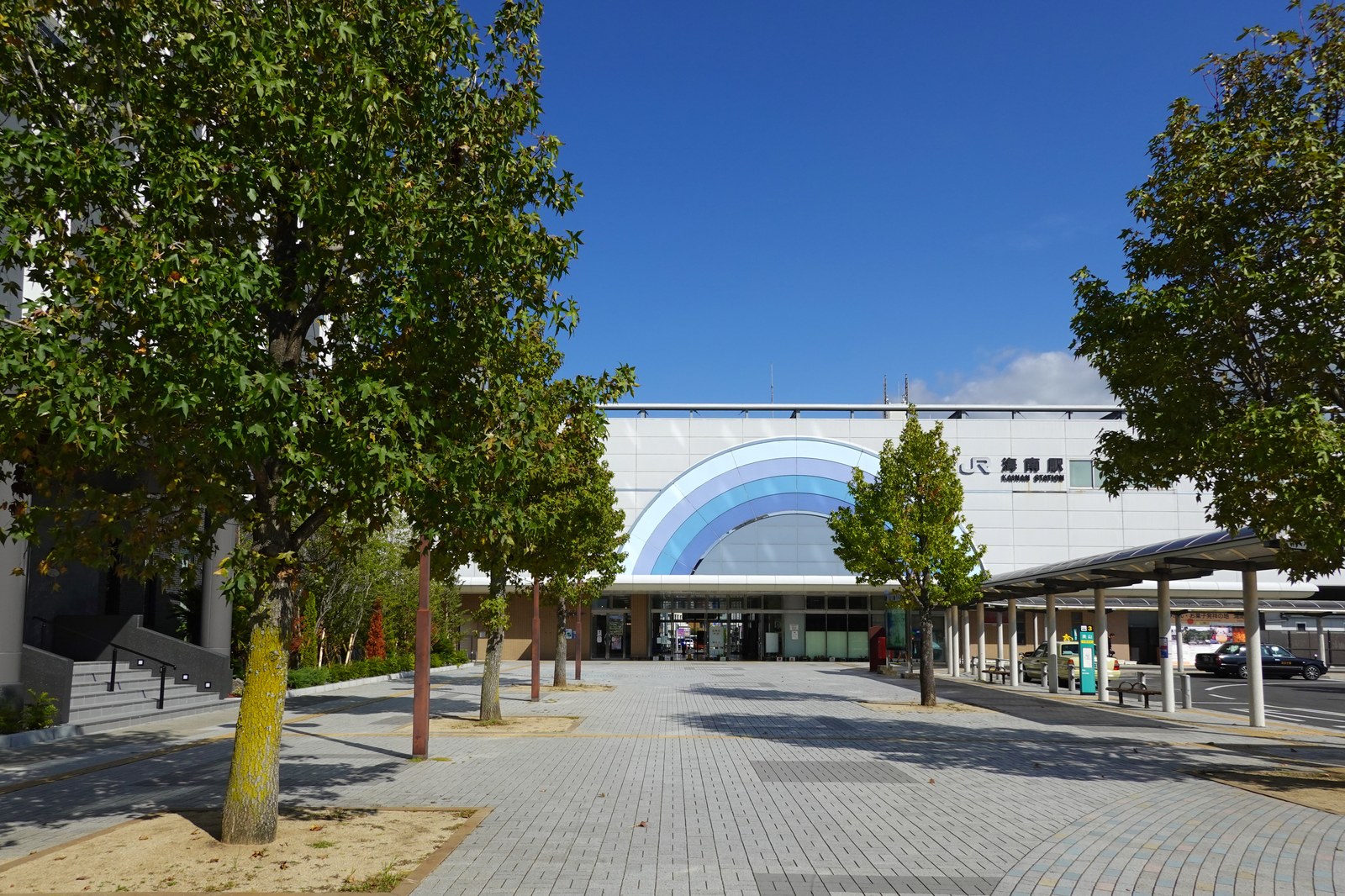 JR海南駅の駅前風景