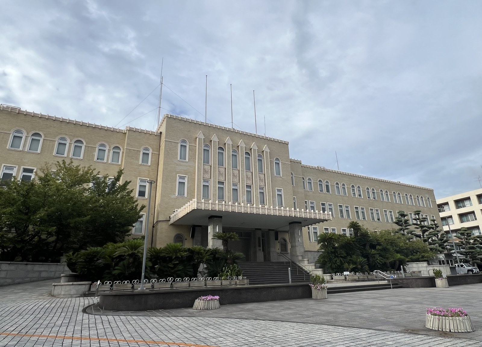 和歌山県庁の外観